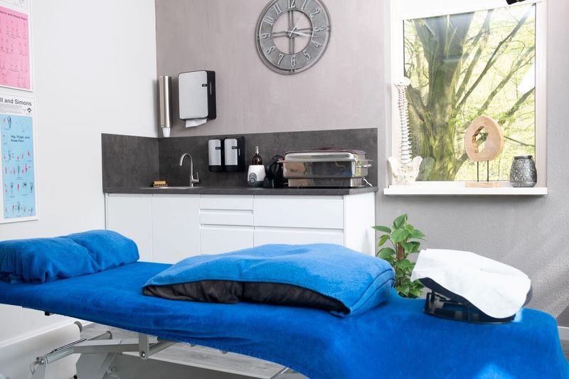 De behandelkamer van Massagepraktijk Medialis met de behandeltafel